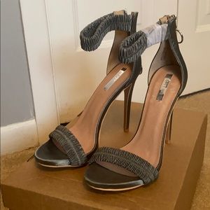 NIB gray satin heel